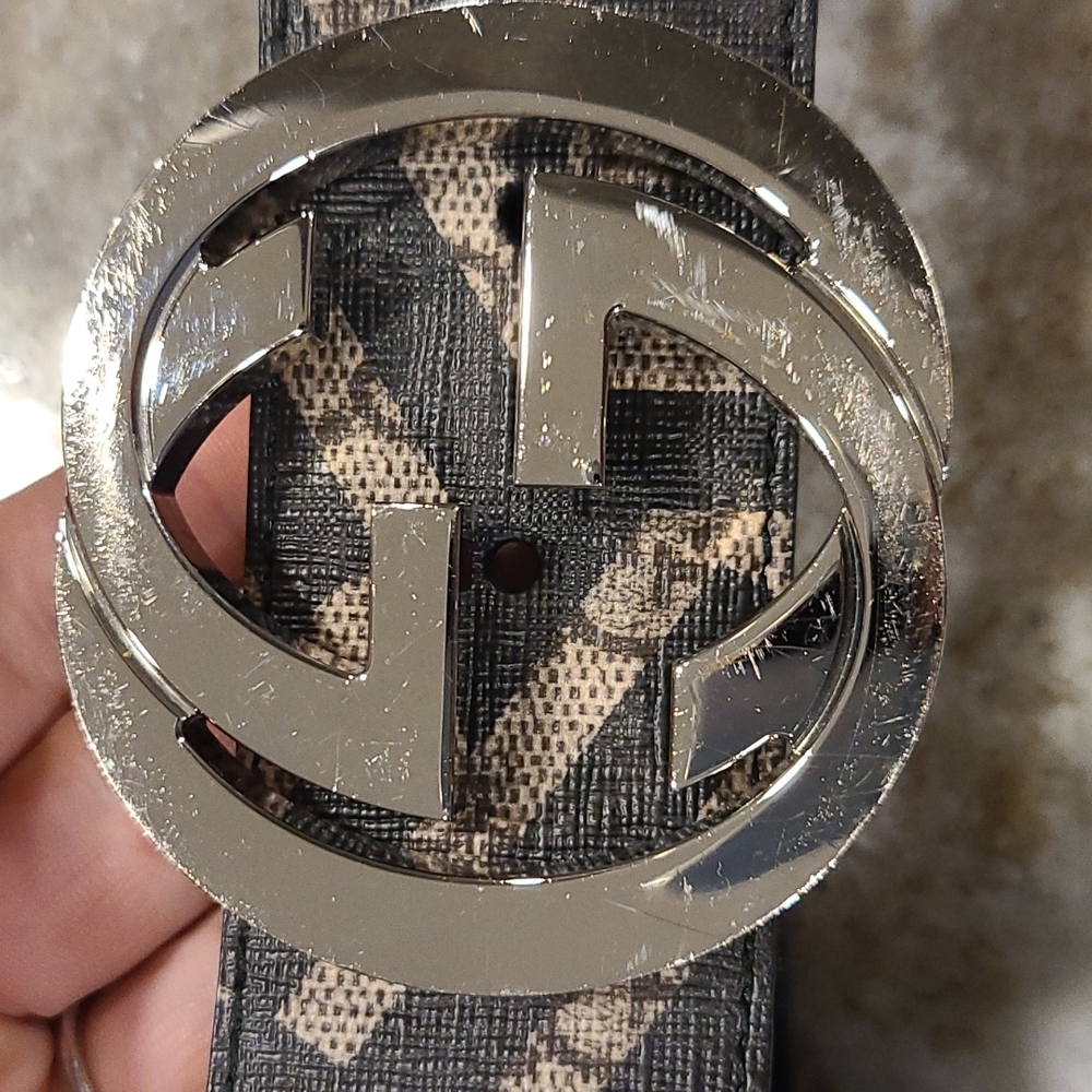 Gucci Black and Tan Belt with Silver Logo Buckle - Picture 2 of 9